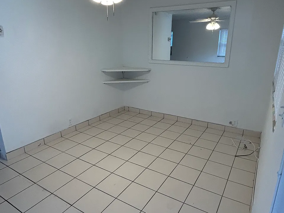 602 Tampania Ave #1
