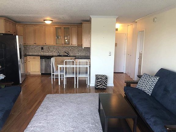 3rd image of 2540 Shore Blvd Ph 19Q