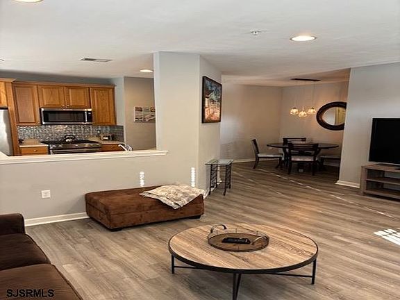 2nd image of 31 Farrah Dr #31