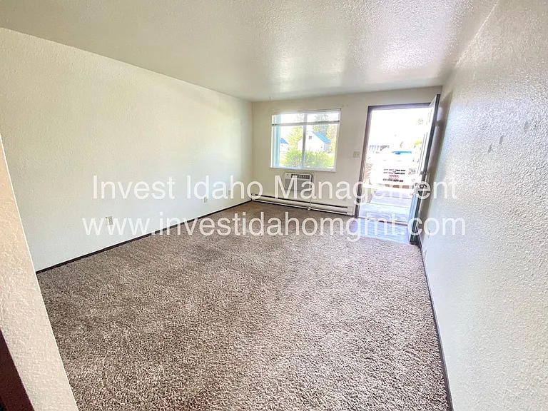 1057 Melrose — Photo 6