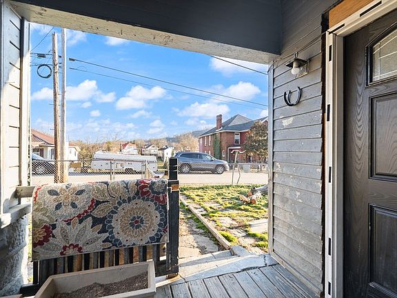 3rd image of 208 Eversole St