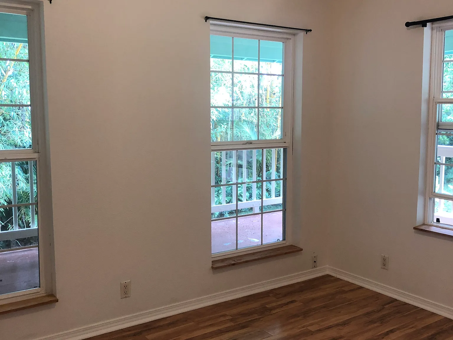 5 bed, 3020 sqft, $900 — Photo 2