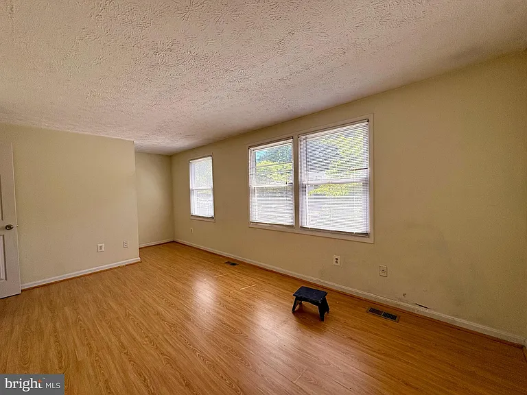 8112 Parkdale Ct — Photo 25