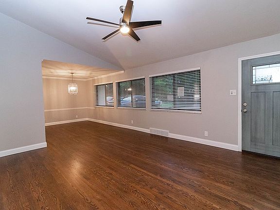 3rd image of 10621 Roanna Ln
