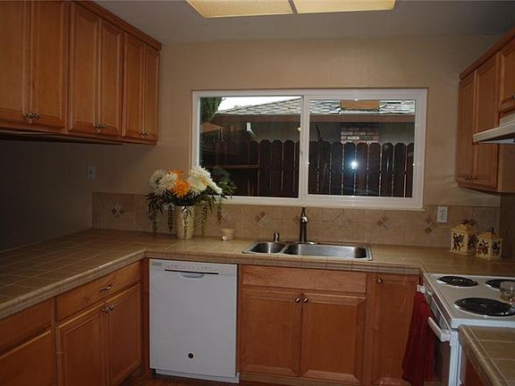 3rd image of 437 Yuba Pl