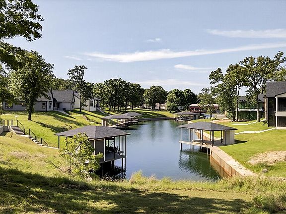 3rd image of 112 Pinnacle Club Dr
