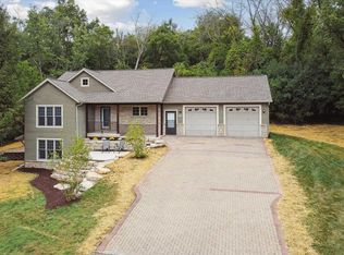 W9418 Lake Dr, Edgerton, WI 53534
