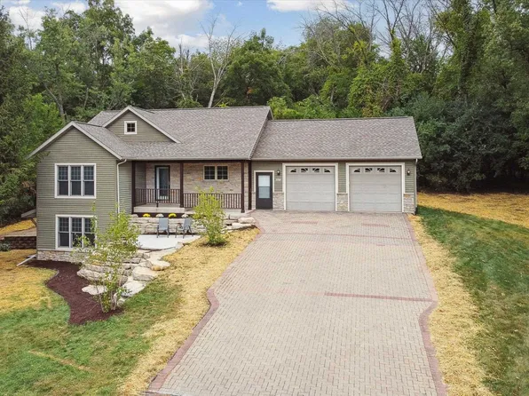 W9418 Lake Dr, Edgerton, WI 53534