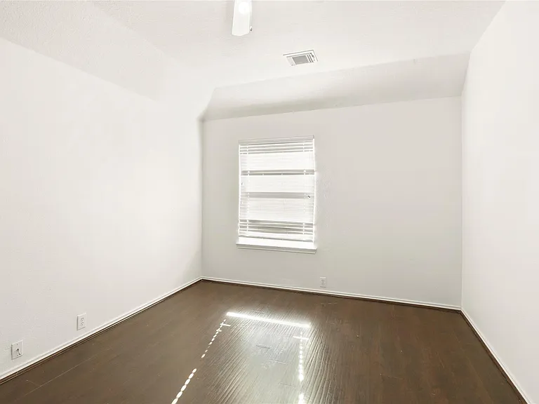 20510 Pioneer Bend Ct — Photo 39