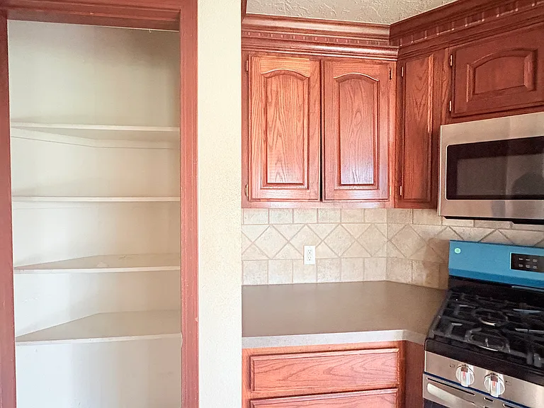 928 W Quincy St — Photo 18