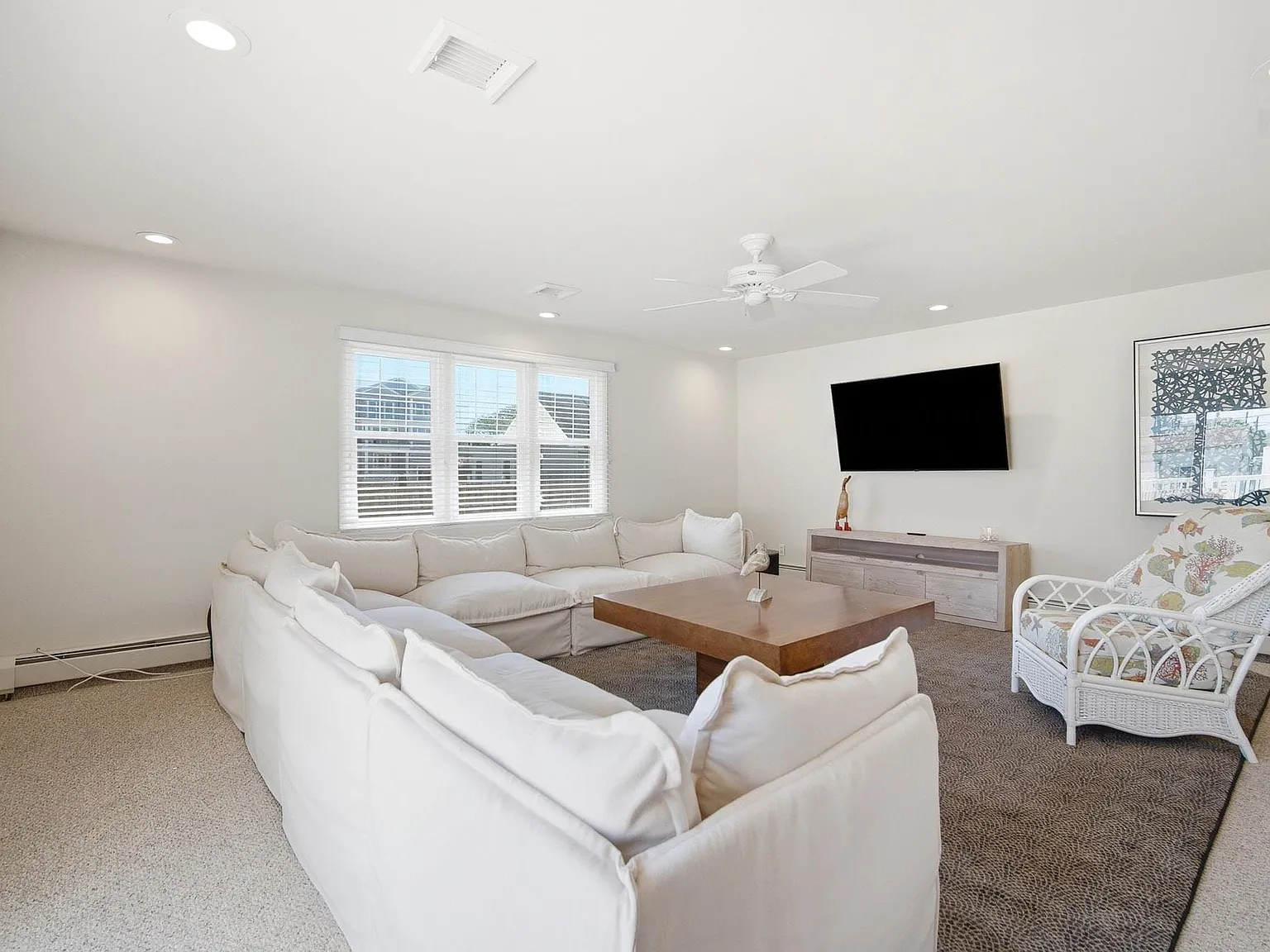 4 bed, 2.0 bath, $3,500 — Photo 4