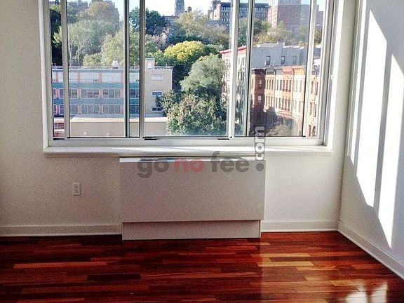 5th image of 454 Manhattan Ave APT 3C