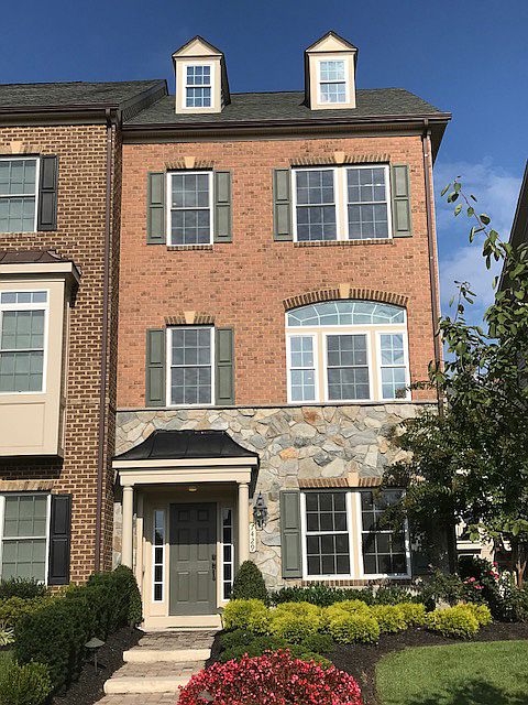 1st image of 607 Fox River Hills Way