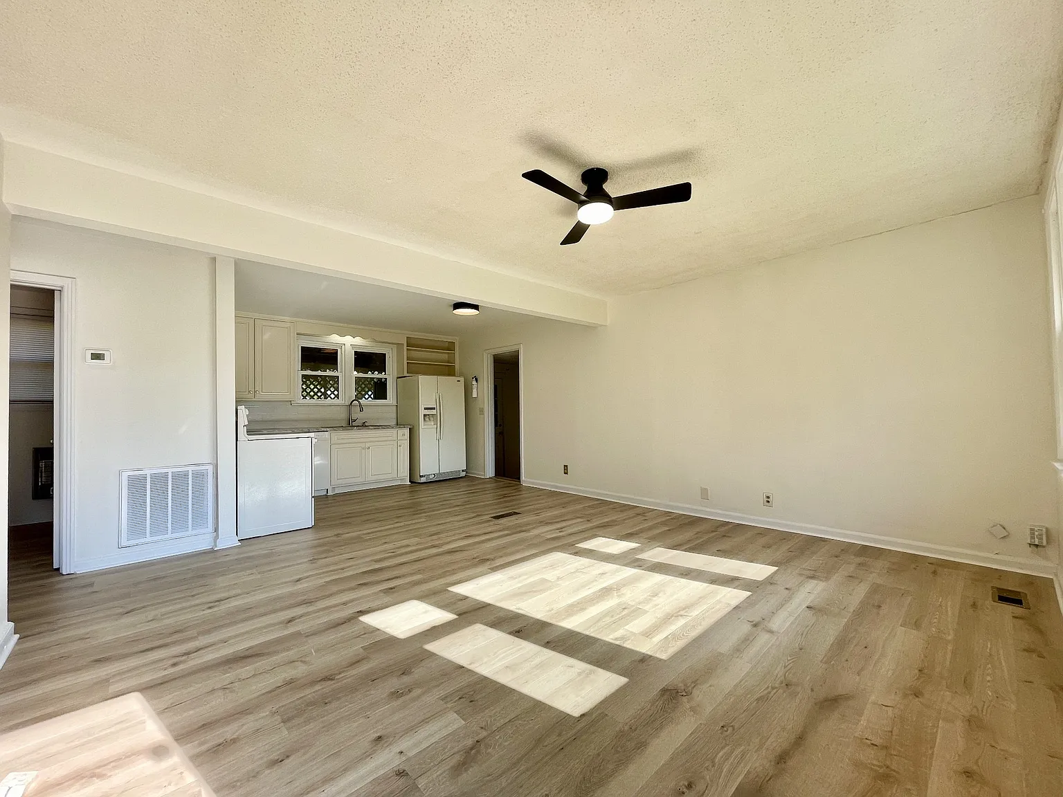 2 bed, 1.0 bath, 1108 sqft, $1,895 — Photo 3