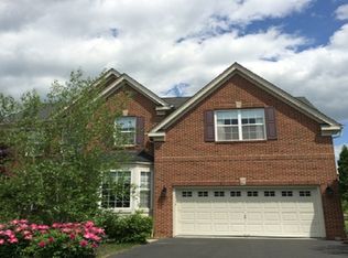 17 Crestview Dr, Clinton, NJ 08809