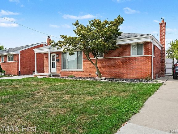 3rd image of 21643 Visnaw St