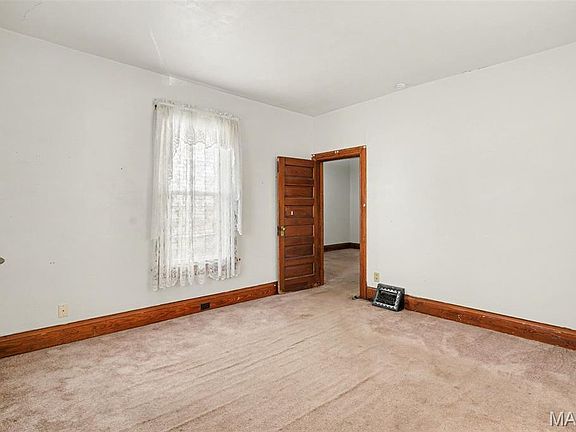 4th image of 4539 Newport Ave