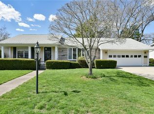 15 Meadow View Blvd, North Providence, RI 02904