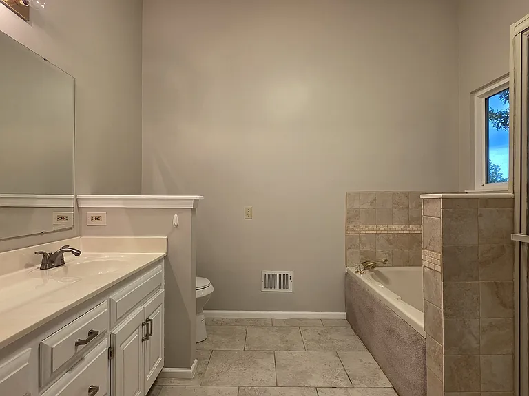7602 W 156th Ter — Photo 12