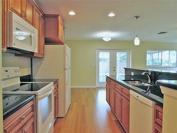 5th image of 1645 E Groveleaf Ave