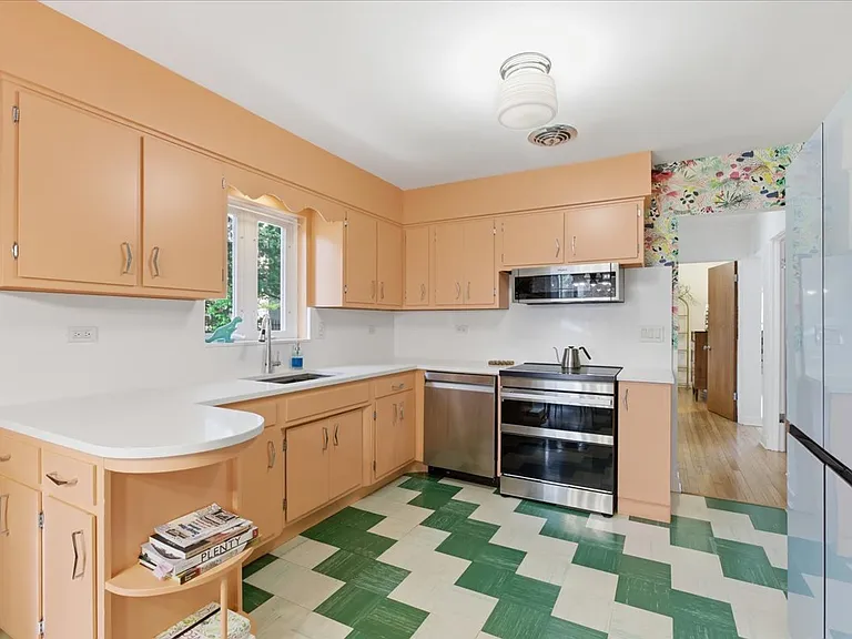9237 Lincolnwood Dr — Photo 11