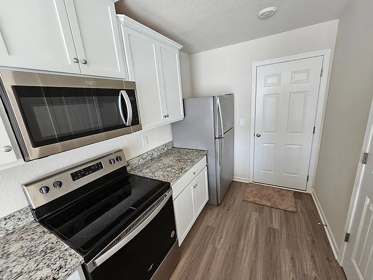 524 Hawley St — Photo 11