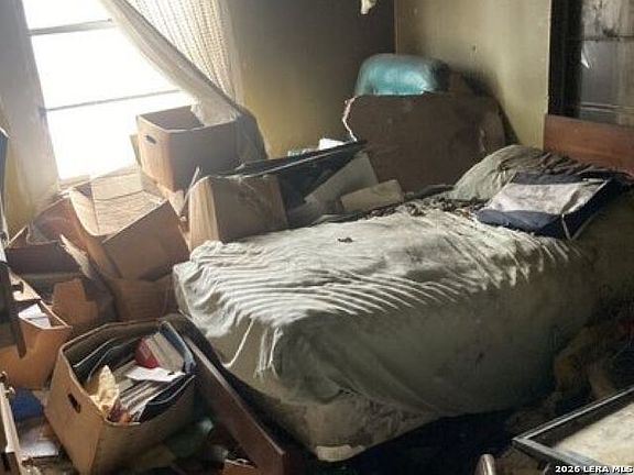 3rd image of 446 E Hart Ave