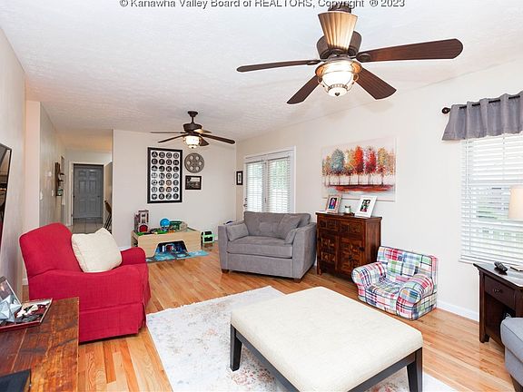 5th image of 305 Spicywood Dr