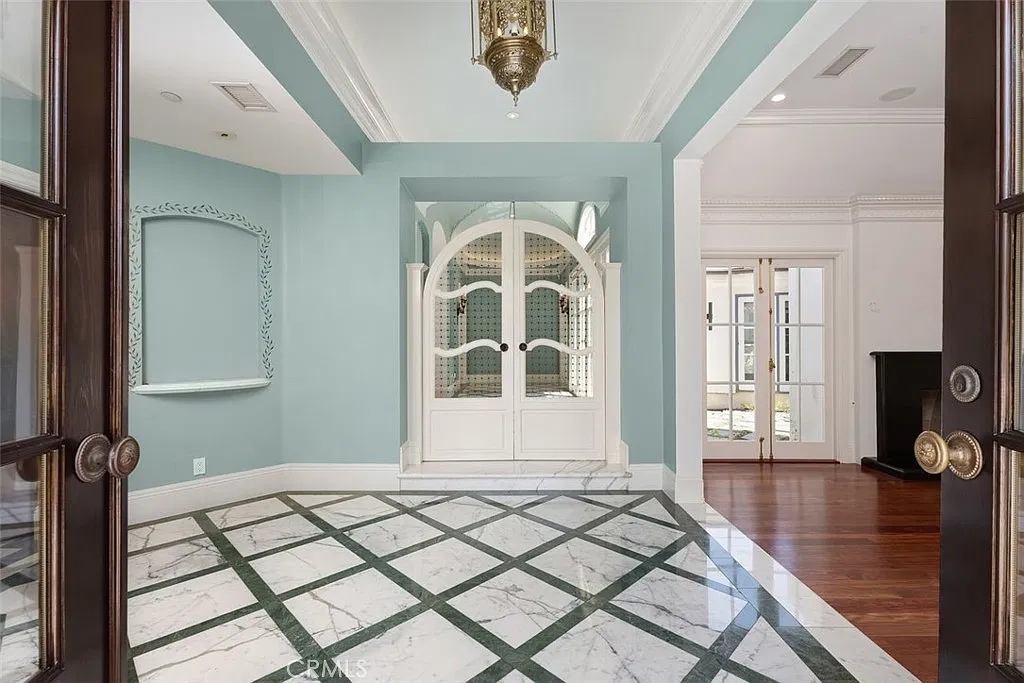 4 bed, 5.5 bath, 5069 sqft, $25,000 — Photo 4