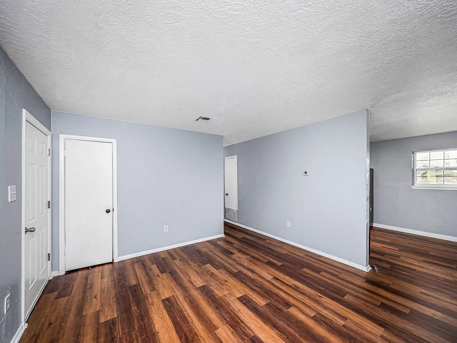 3 bed, 995 sqft, $1,095 — Photo 3