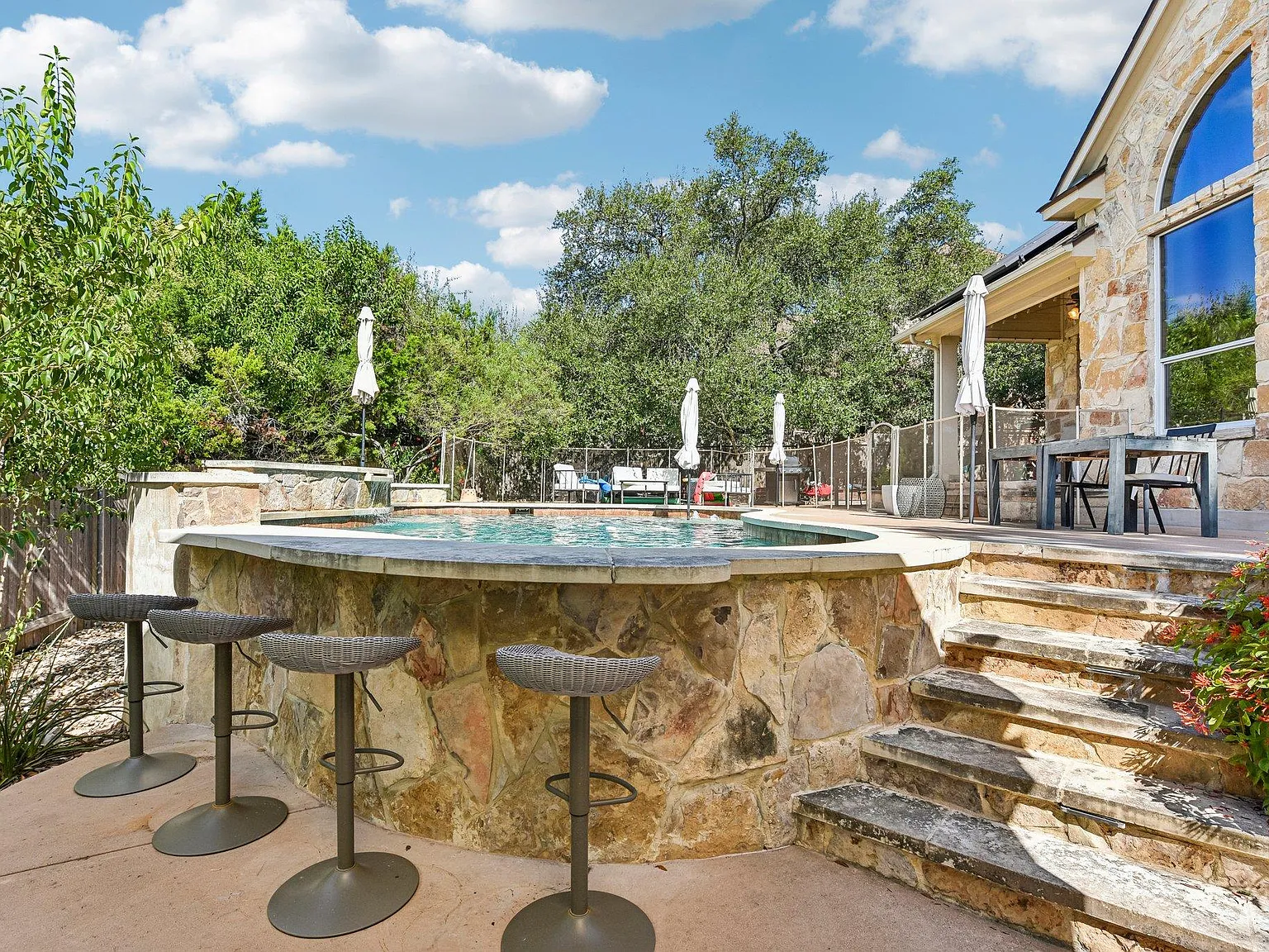 6 bed, 4.0 bath, 4162 sqft, $7,000 — Photo 3