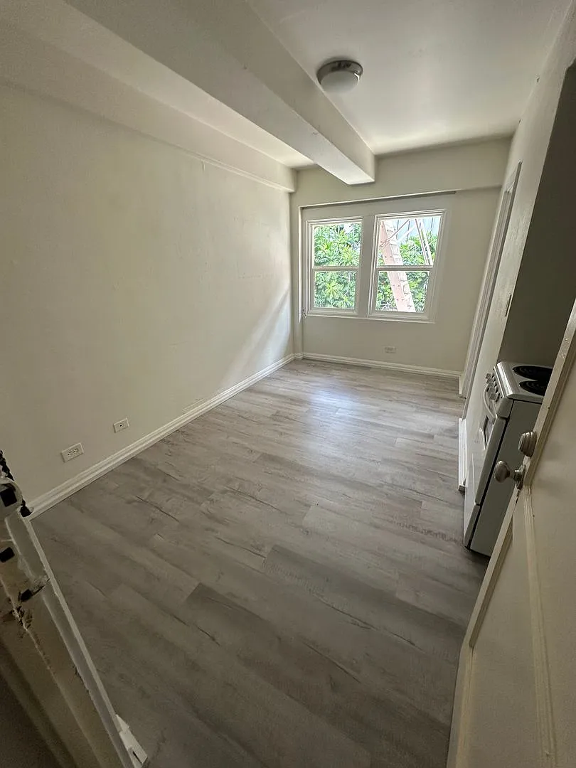 Newly Renovated Studio Apartment in the Heart of Waikiki — Photo 2