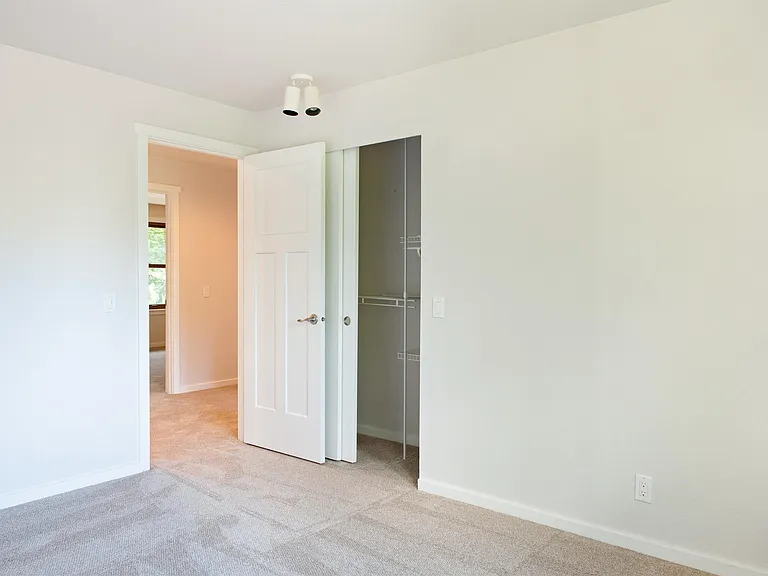 20439 NE 3rd St — Photo 21