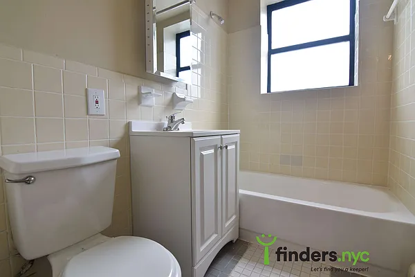 Rented by Clove Realty LLC | media 7