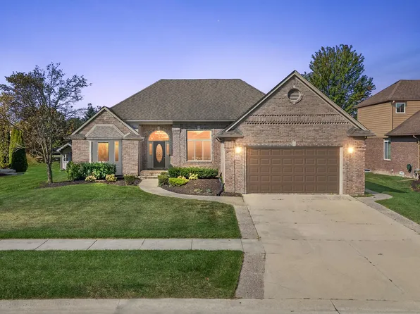 50247 Cheltenham Dr, Macomb, MI 48044
