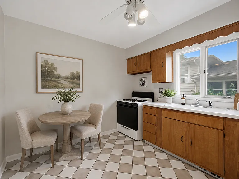 635 S Main St #1 — Photo 3