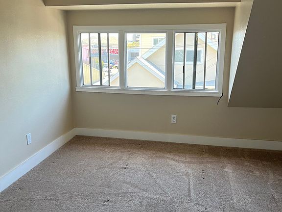 2nd image of 950 Loomis Ct #B