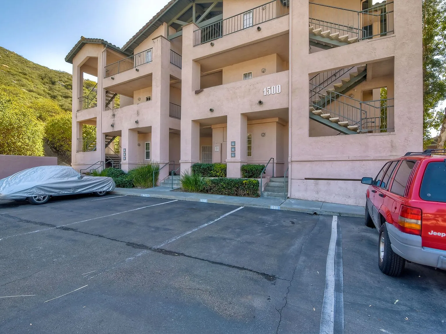 2 bed, 899 sqft, $2,650 — Photo 1