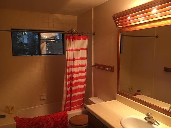 upstairs full bathroom