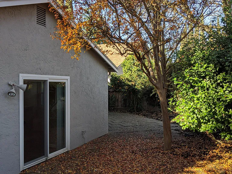 2637 Volga Way — Photo 18