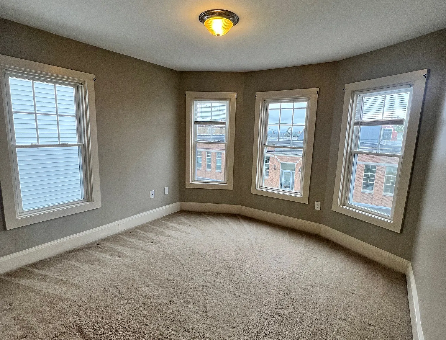 1 bed, 800 sqft, $1,350 — Photo 3
