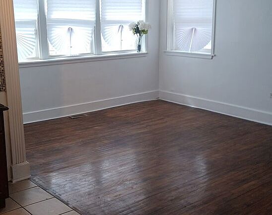 4th image of 1620 W 77th St