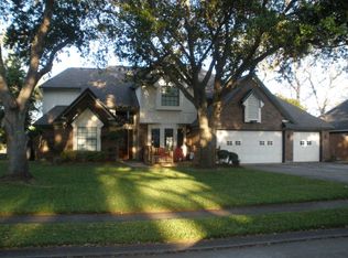 111 Waterlily St, Lake Jackson, TX 77566