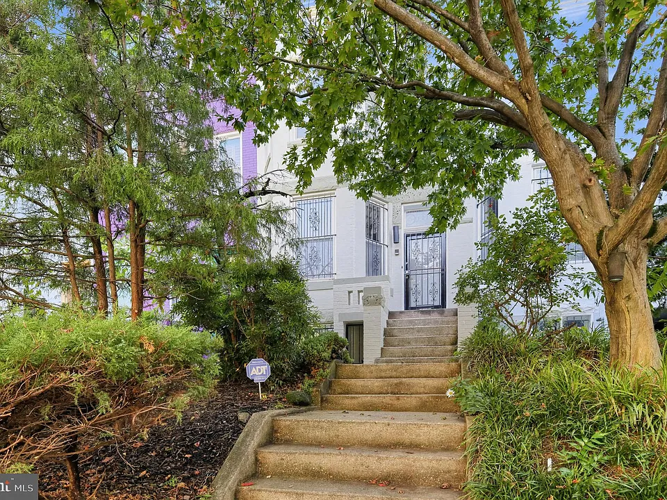 1210 Girard St NW