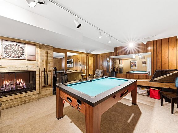 5th image of 130 Surrey Ln