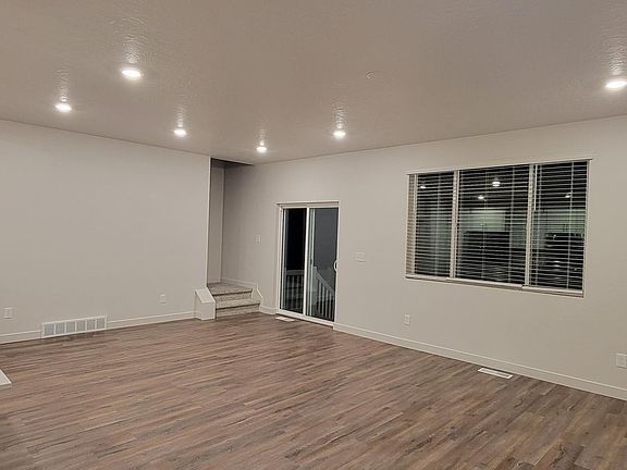 3rd image of 2109 N Chianti St