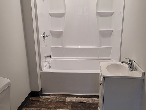 3rd image of 573 Bedford St #2