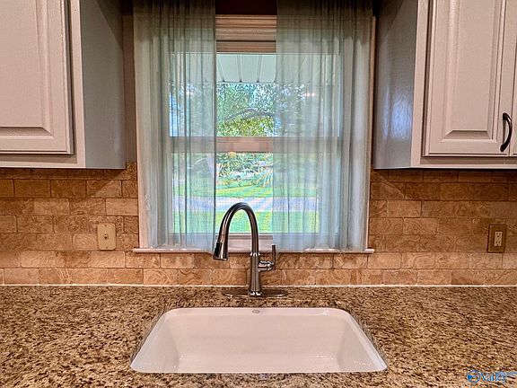 5th image of 2909 Azalea Rd SW