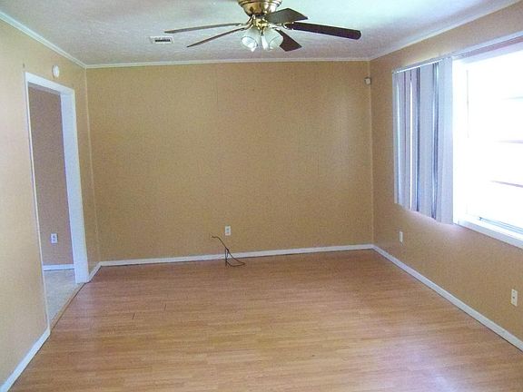 Living Room , wood lamenate flooring