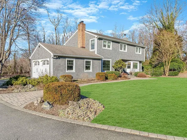 15 Mills Lane, East Setauket, NY 11733